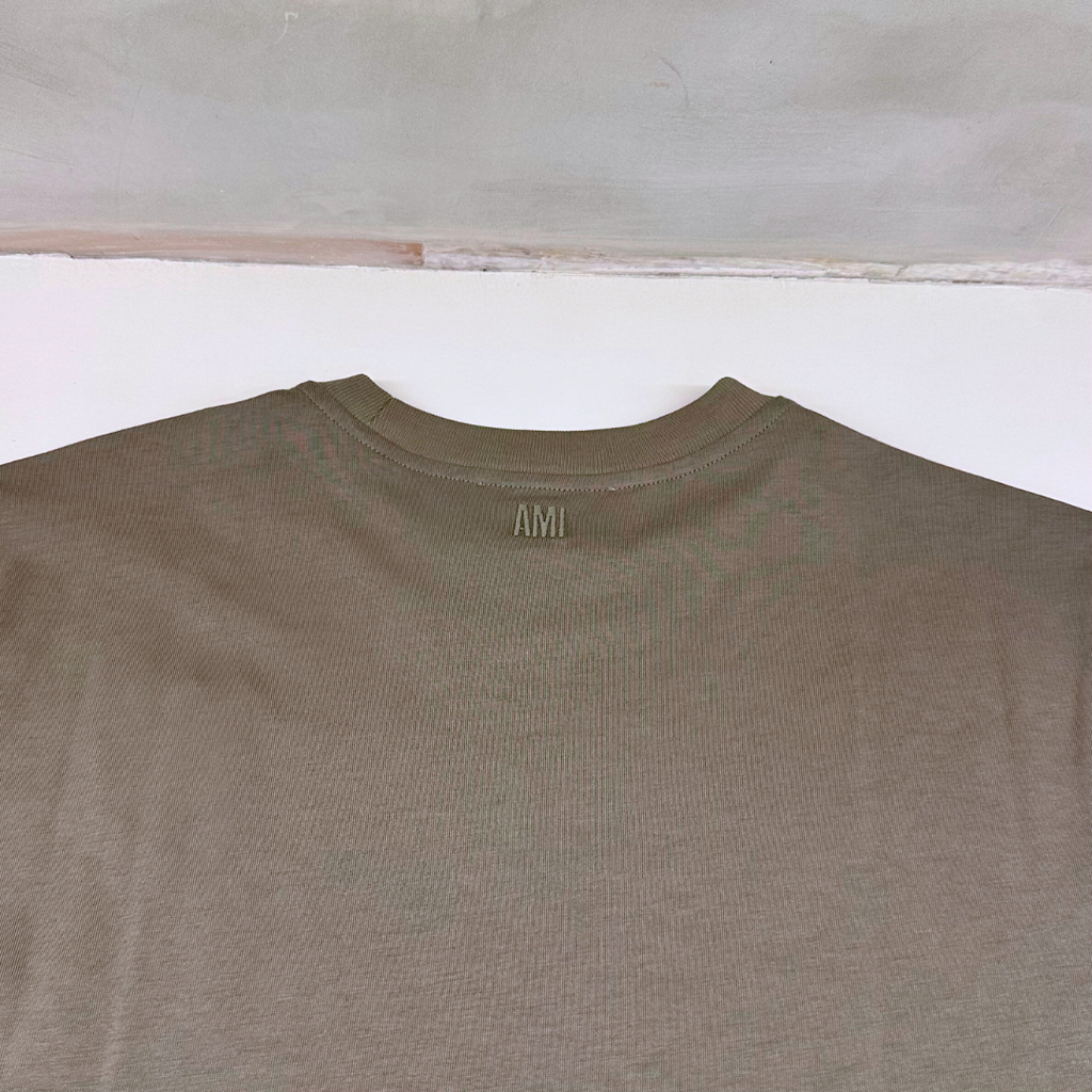 Ami De Coeur T-Shirt in Taupe